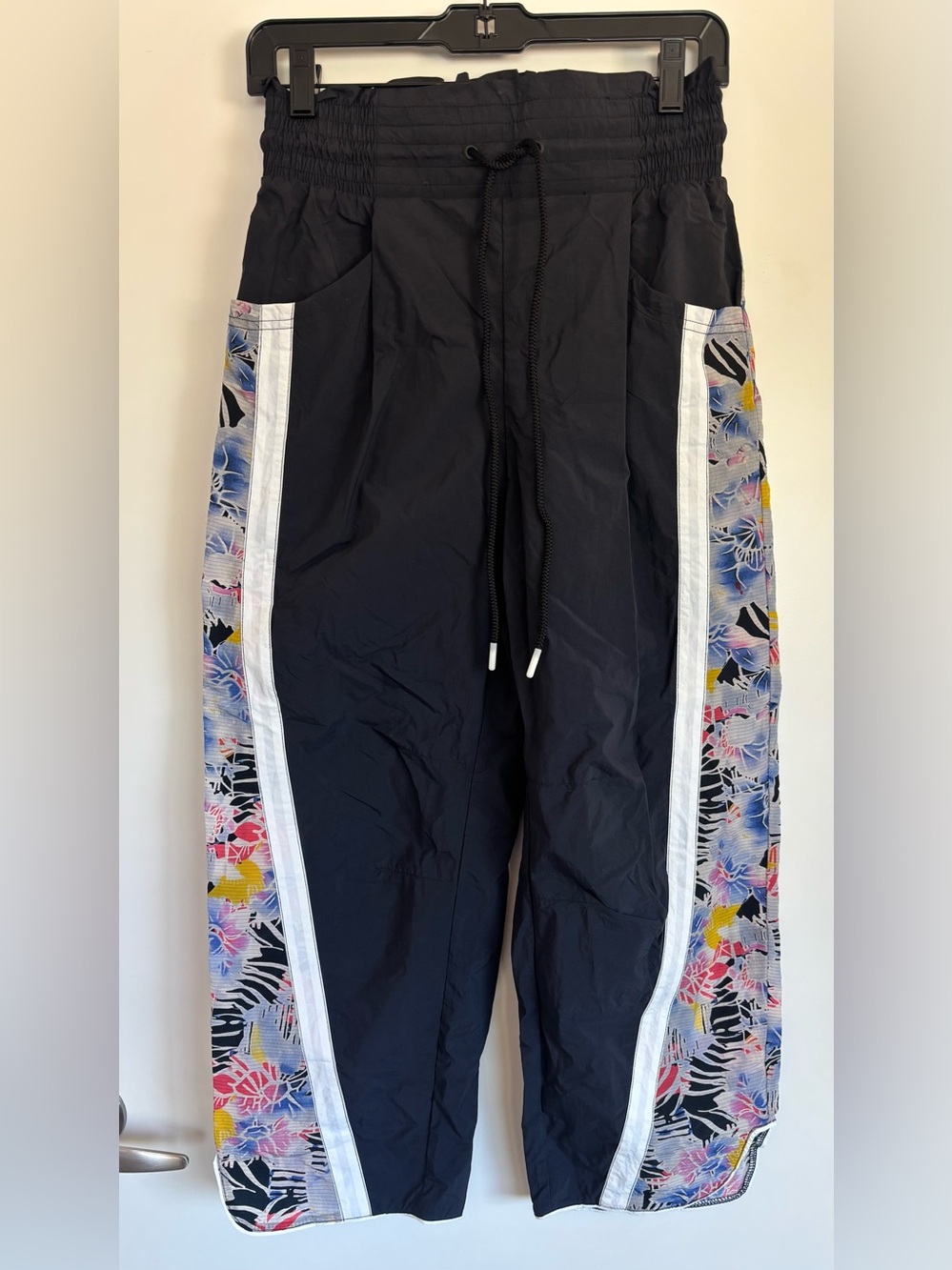 Free People FP Movement Champ is Here Black Track Pants in Mystic Floral Sz XS